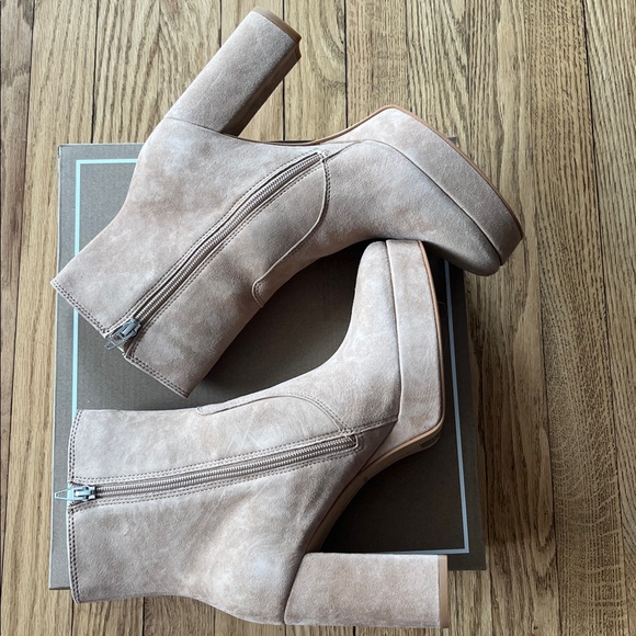 ‼️DELETING SATURDAY‼️Dolce vita suede cinny platform boots - new w box - Picture 3 of 7